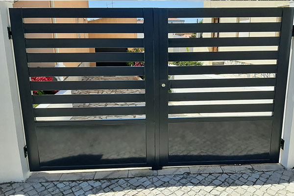 Serralharia Farrau - Portões de Muro