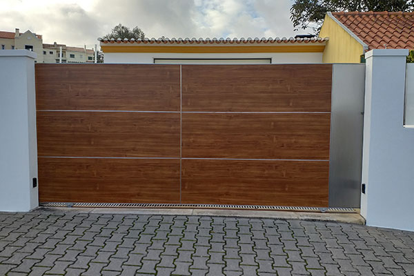 Serralharia Farrau - Portões de Muro