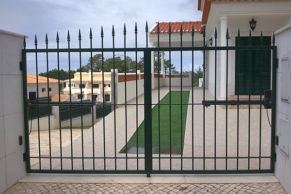 Serralharia Farrau - Portões de Muro