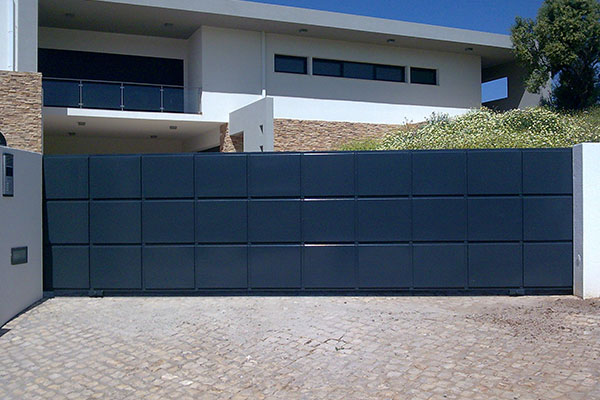 Serralharia Farrau - Portões de Muro