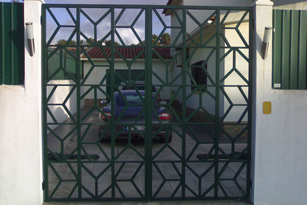 Serralharia Farrau - Portões de Muro