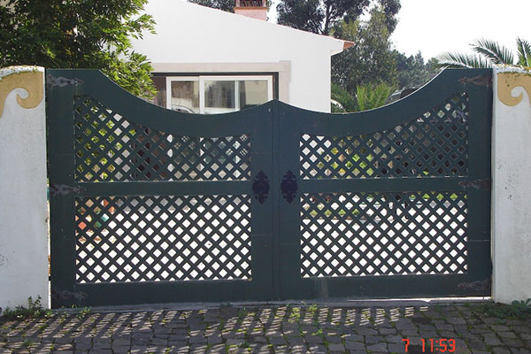 Serralharia Farrau - Portões de Muro