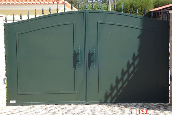 Serralharia Farrau - Portões de Muro